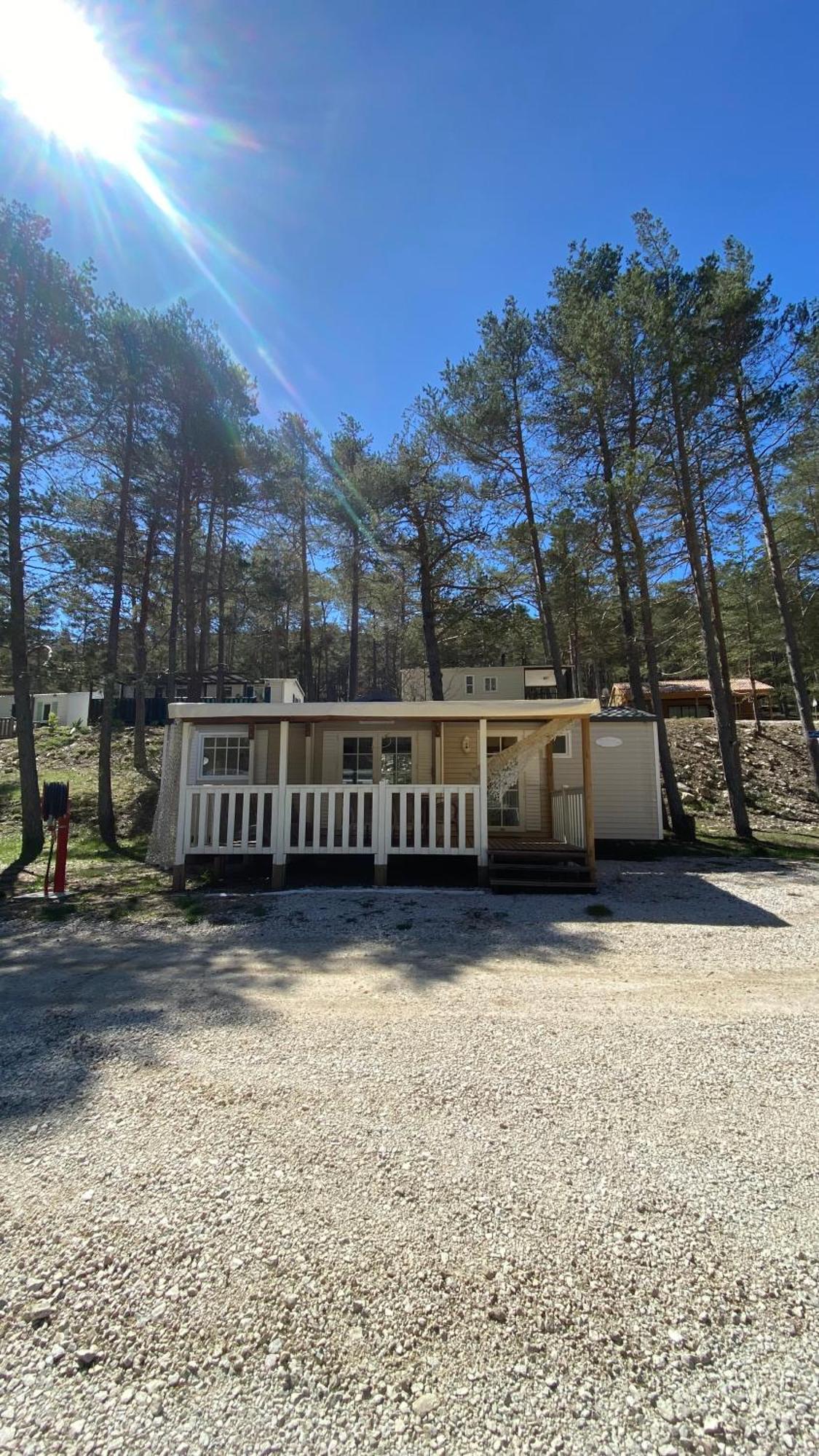 Mobilhome Comfort A La Montagne Saint-Auban  Bagian luar foto